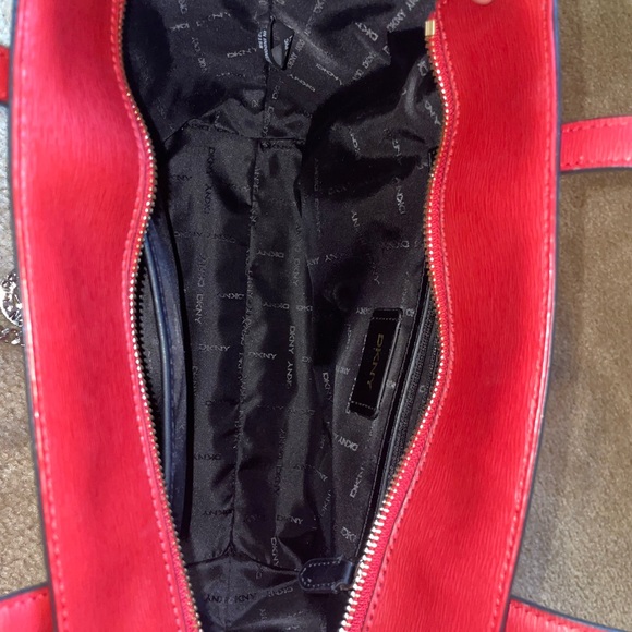 DKNY Bryant Red Zippered Tote Bag Like New - Picture 5 of 11